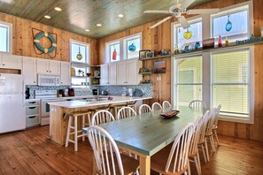 Nhà (4 Bedrooms) | Tiện nghi, dịch vụ nơi lưu trú