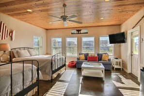 Nhà (4 Bedrooms) | Tiện nghi, dịch vụ nơi lưu trú