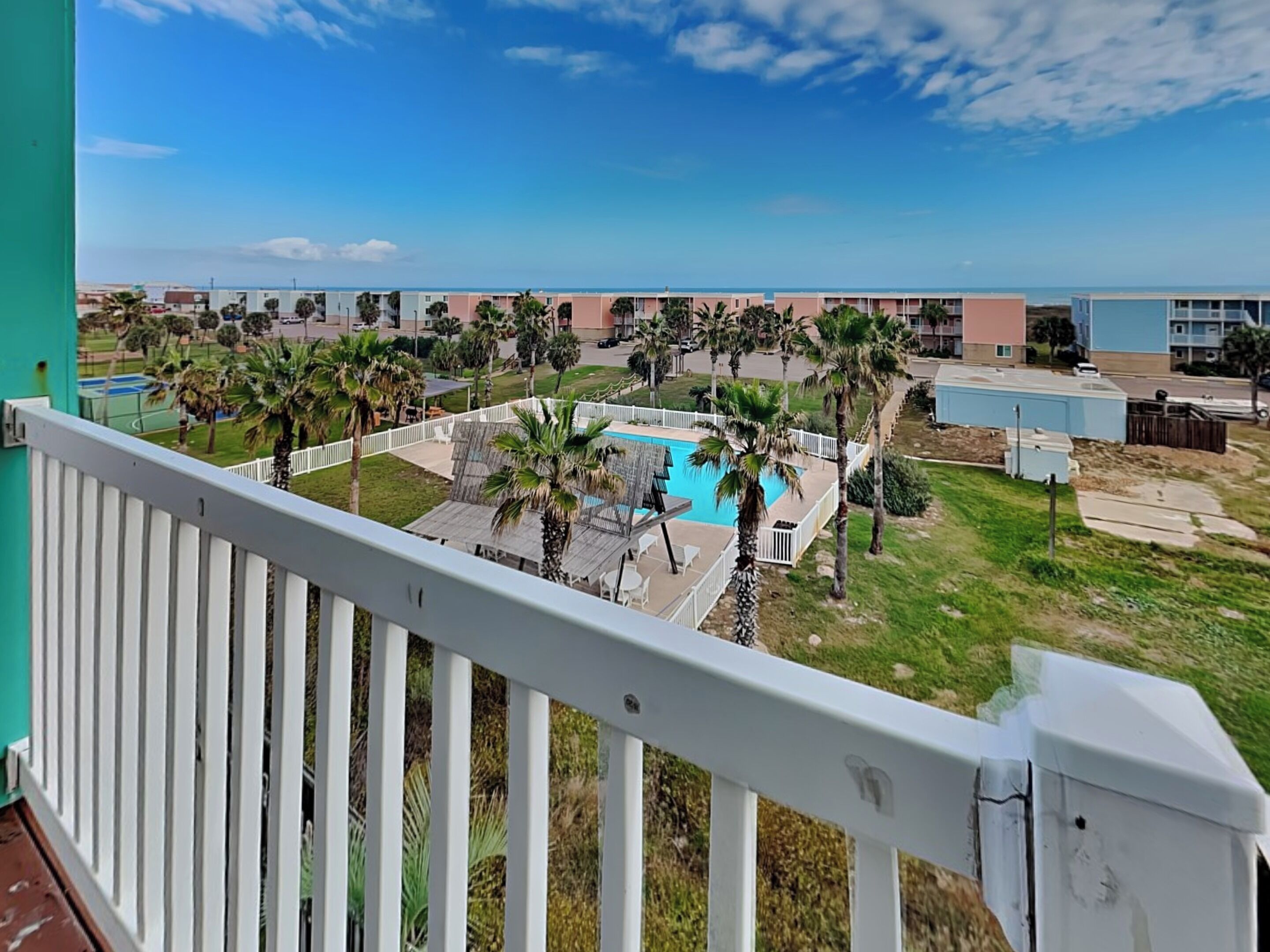 House (4 Bedrooms) | Property amenity