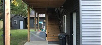 Private studio style detached guest house l