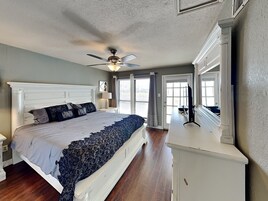 Condo (2 Bedrooms) | Kemudahan hartanah
