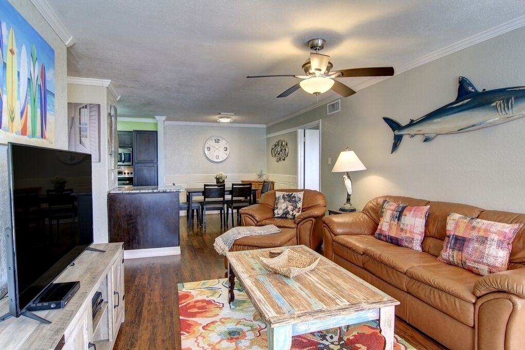 Condo (2 Bedrooms) | Front of property