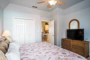 Studio (3 Bedrooms) | Property amenity
