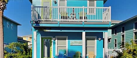 House (4 Bedrooms) | Exterior