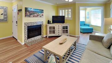 Condo (2 Bedrooms) | Property amenity