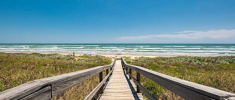 Condo (2 Bedrooms) | Property amenity