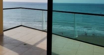 On the Beach! - walk to the mall and restaurants! Great for remote workers