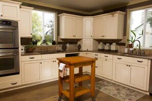 Fridge, microwave, oven, stovetop - Relax at The Farmhouse at Kindred Ground (Avon)