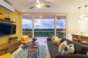 Smart TV, oficina y monitor de computadora