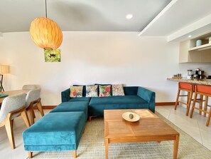 スマートテレビ、テーブルサッカー台、ステレオ