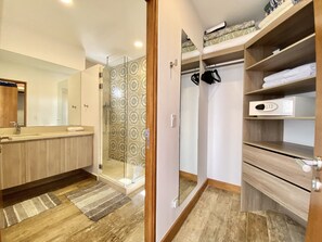 Baignoire, articles de toilette écologiques, sÚche-cheveux