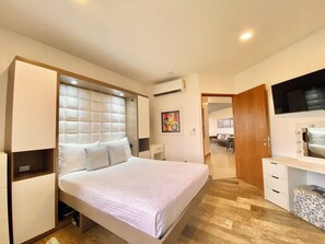 2 quartos, cofres nos quartos, escrivaninha