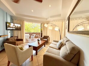 Smart TV, table football - Peninsula 38, Luxury & Cozy 2bdr ♡ Beautiful terrace ♡ Fast wifi (Playa Langosta)