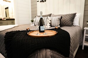 4 bedrooms, iron/ironing board, travel crib, free WiFi