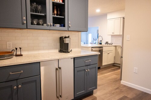 Newly renovated! 3 BR, slopeside Winterplace condo on Okemo Mountain