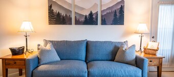 Newly renovated! 3 BR, slopeside Winterplace condo on Okemo Mountain