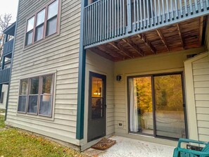 Exterior detail - Newly renovated! 3 BR, slopeside Winterplace condo on Okemo Mountain (Ludlow)