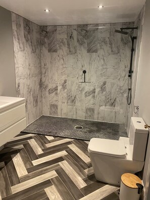 Bruser, hårtørrer, håndklæder, Sæbe