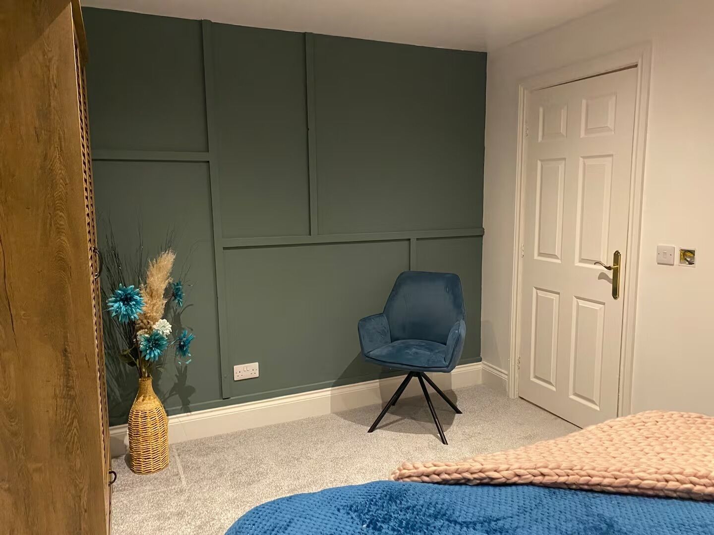 2 bedrooms, iron/ironing board, bed sheets