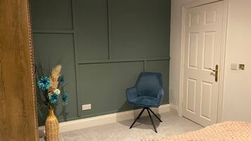 2 bedrooms, iron/ironing board, bed sheets