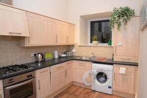 Fridge, microwave, oven, dishwasher - Mamma house-lovely apartaments from an Italian mum dream (MELROSE)