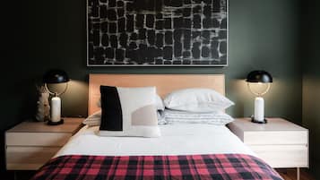 4 bedrooms, desk, iron/ironing board, travel cot