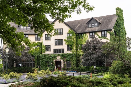 Entire townhouse in Saint Paul, Posh Cathedral Hill