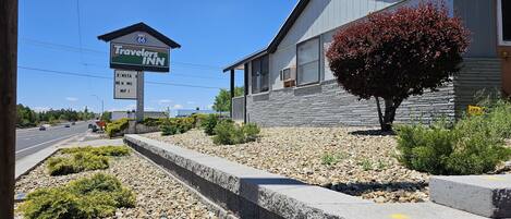 Vista frontal de la propiedad