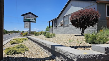 Front of property at Travelers Inn