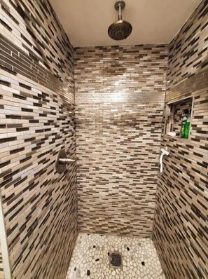 Shower, hair dryer, towels, soap - Beachfront Secluded Paradise in STT - You’ll Be Back! (St Thomas)