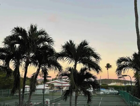 المنطقة المحيطة بالمنشأة