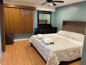 3 bedrooms, iron/ironing board, free WiFi, bed sheets - Beachfront Secluded Paradise in STT - You’ll Be Back! (St Thomas)