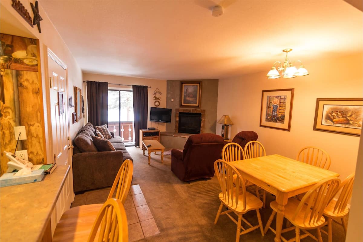 11B - 3 Bedroom Condo | Living area | Flat-screen TV, fireplace