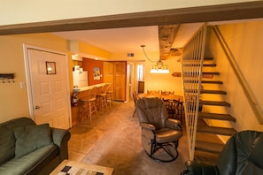 14B - 3 Bedroom Condo w/ Loft | Restauration dans la chambre