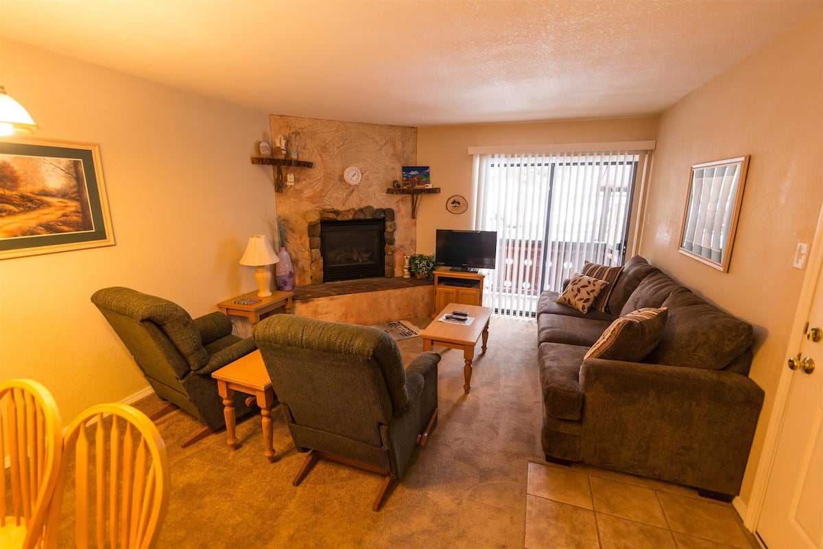 12A - 2 Bedroom Condo | Living area | Flat-screen TV, fireplace