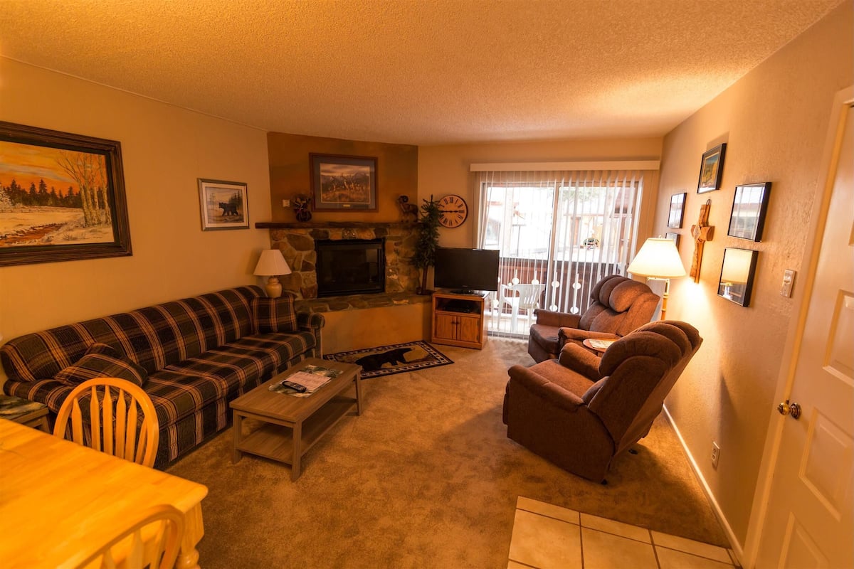 16A - 2 Bedroom Condo | Living area | Flat-screen TV, fireplace