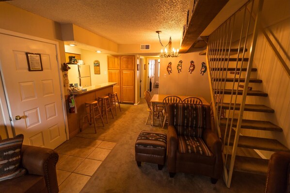 18B - 4 Bedroom Condo | In-room dining