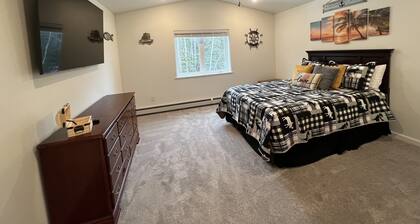 New cute clean 4plex w/game rm, centrally located between North Pole & Fairbanks