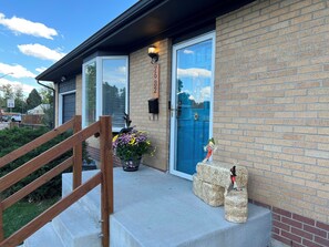 Exterior detail - Cozy Den Retreat - Hot Tub - Game Room - BBQ - Fire Pit Min to Downtown Denver (Denver)