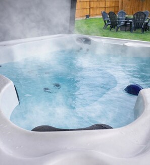 Tina de hidromasaje al aire libre