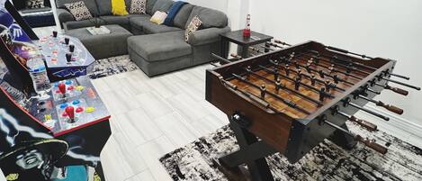 Smart-TV, fotballspill og bordtennis