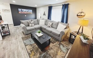 Smart TV, futbolito y tenis de mesa 