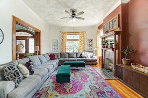 Smart-tv, een tafeltennistafel en een stereo