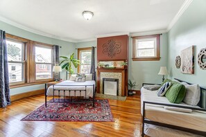 6 soverom, strykejern/-brett, reiseseng for barn og wi-fi (inkludert)