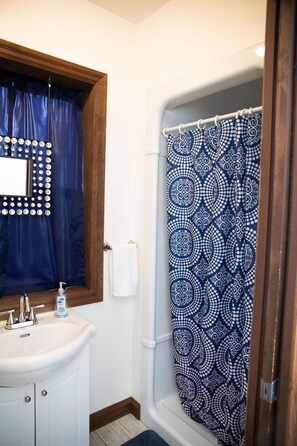 Combined shower/tub, hair dryer, towels, soap