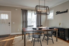 House, Multiple Beds, Kitchen | Private kitchen | Fridge, microwave, oven, stovetop - Downtown Touchdown (Nashville)