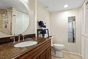Condo, Multiple Beds, Balcony, Partial Ocean View (White Sands Village #129) | Bathroom | Towels