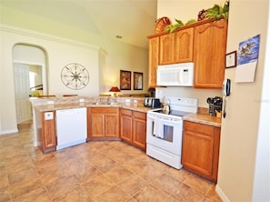 House, Multiple Beds, Pool Access, Pool View (Retreat at the Crossings) | Private kitchen | Fridge, microwave, oven, stovetop
