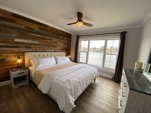 3 Schlafzimmer, Schreibtisch, Bügeleisen/Bügelbrett, Reisekinderbett