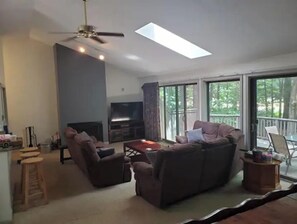 تلفزيون، مدفأة، ألعاب فيديو